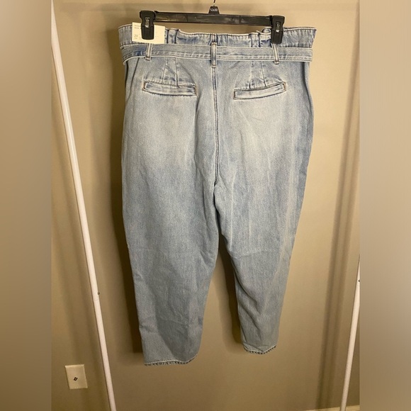 American Eagle highest rise mom jean - Picture 2 of 7